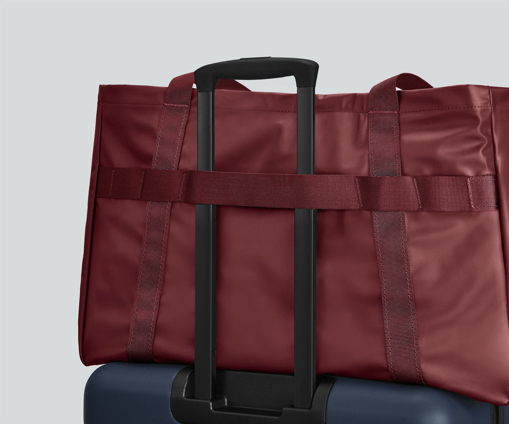 Active Tote 45L in Burgundy Red