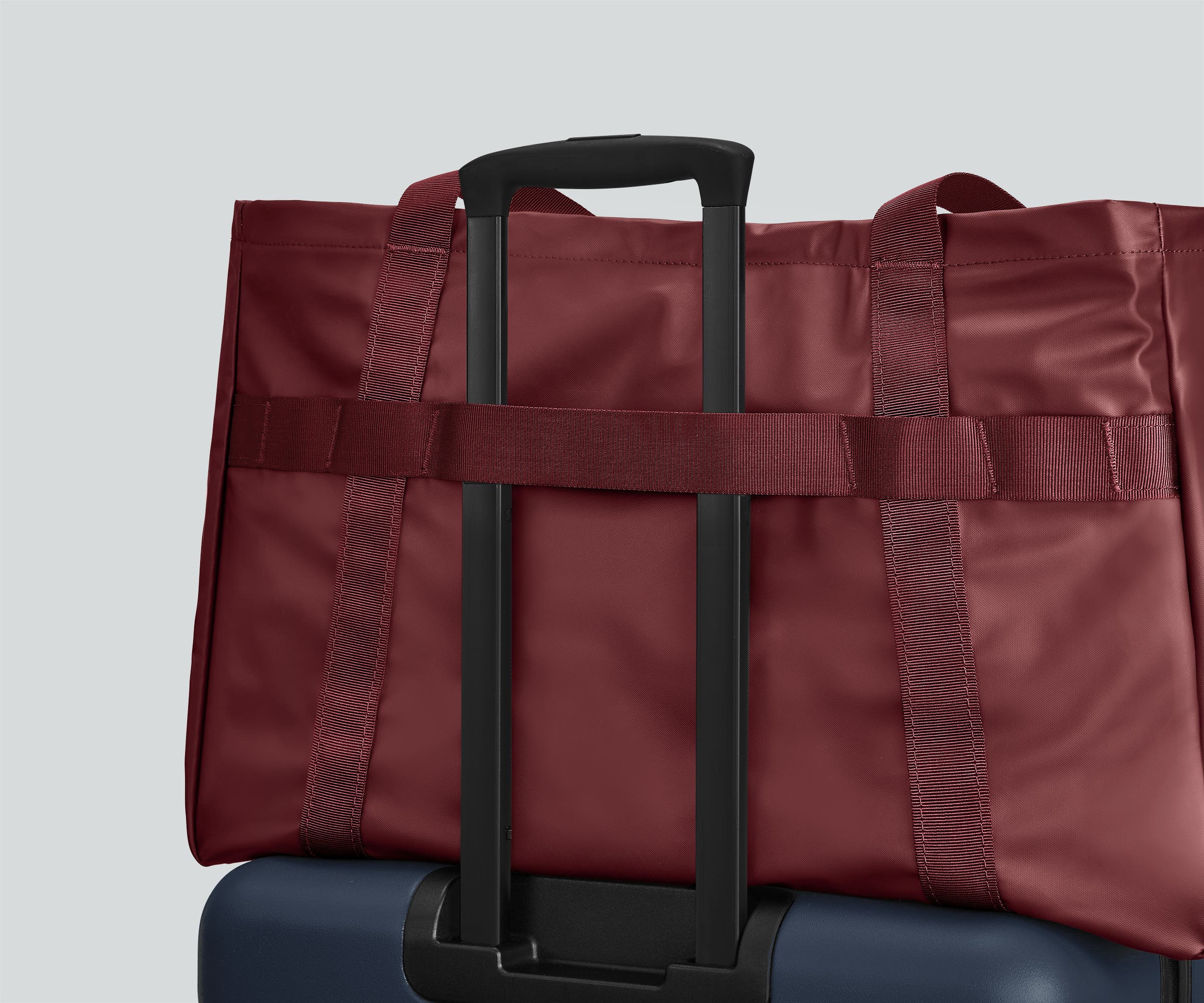 Active Tote 45L in Burgundy Red