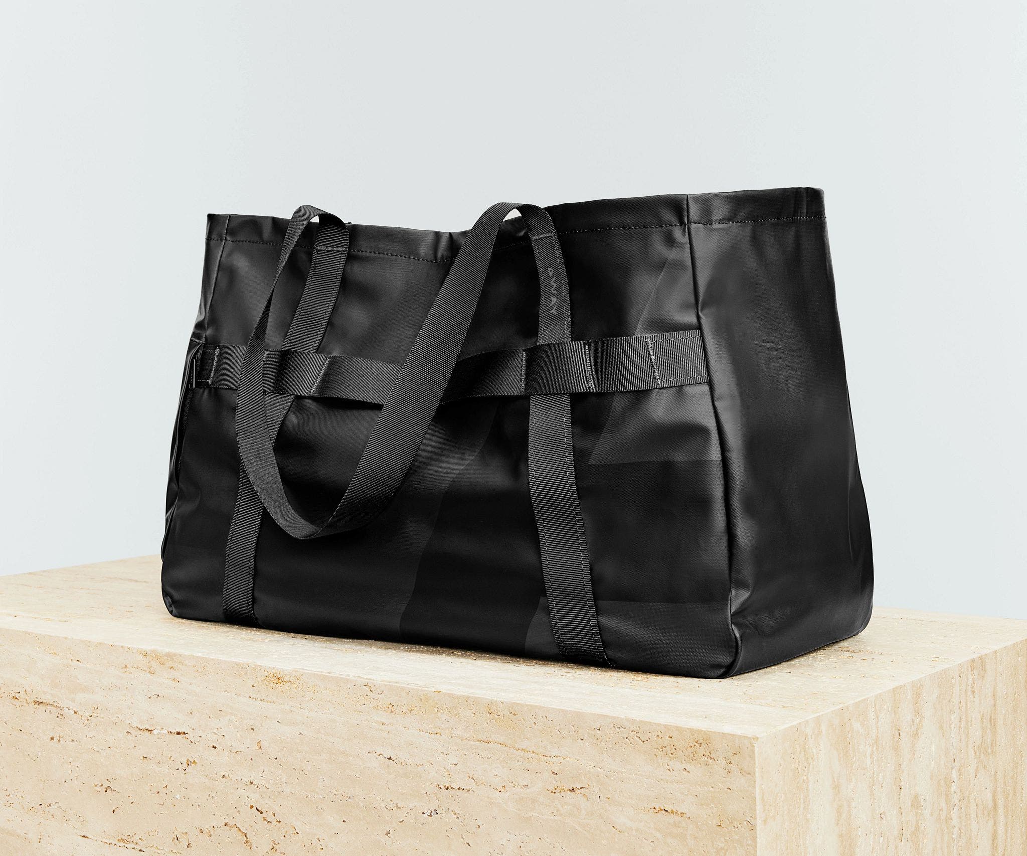 Active Tote 45L in Jet Black