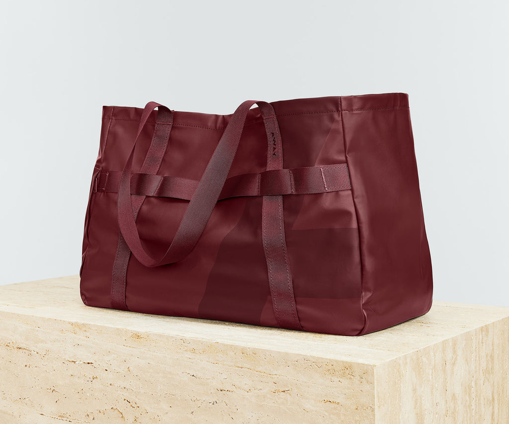 Active Tote 45L in Burgundy Red